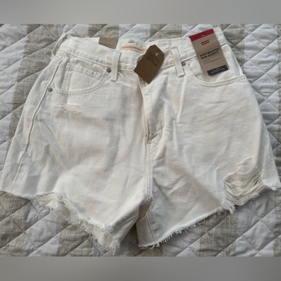 LEVIS HIGH WASTED MOM SHORTS NWT - Picture 6 of 6